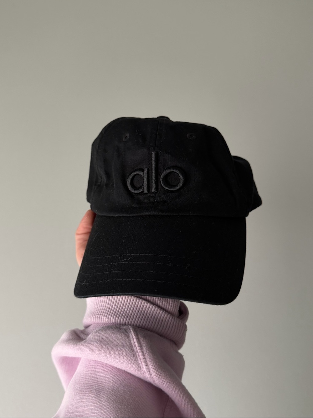 Black Alo Yoga Embroidered Baseball Hat
